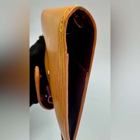 Louis Vuitton Yellow Organizer/Agenda with Gold Accents - Picture 10 of 10